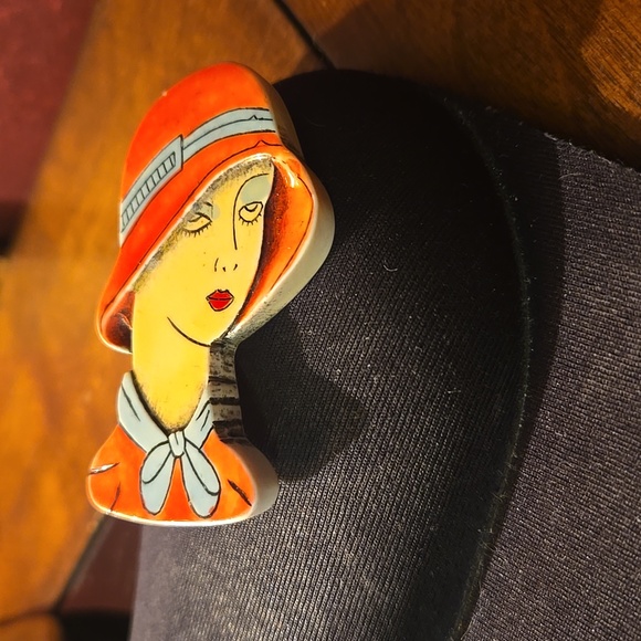 Vintage Art Deco Bakelite Woman's Face Brooch - Picture 5 of 5